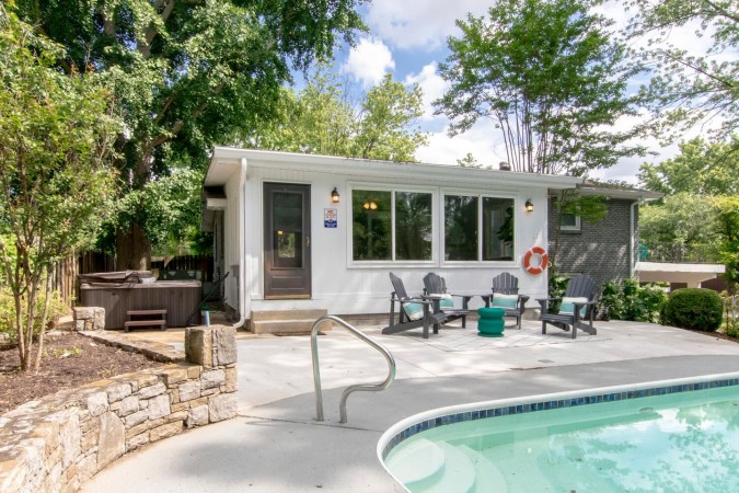 Minutes to Broadway | Private Pool & Hot Tub