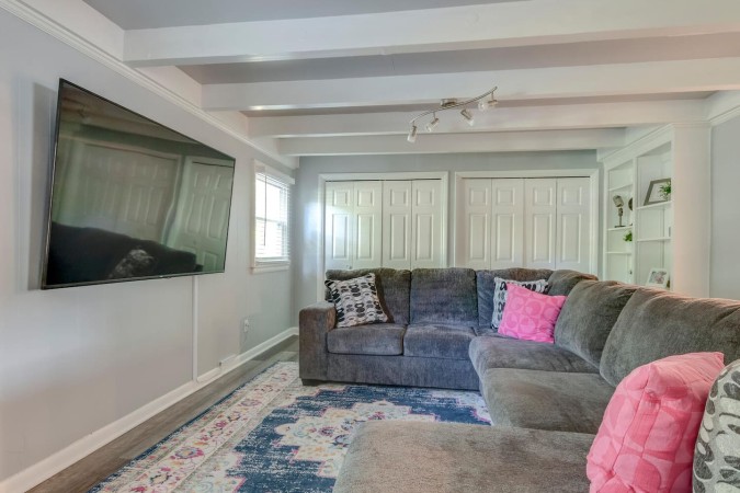 Minutes to Broadway | Private Pool & Hot Tub