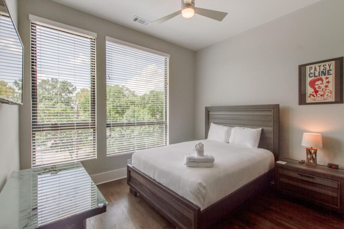 Stylish Retreat | Rooftop Deck | Walk Everywhere