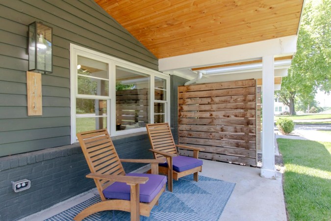 Country Charm | Historic Franklin | Ideal Location