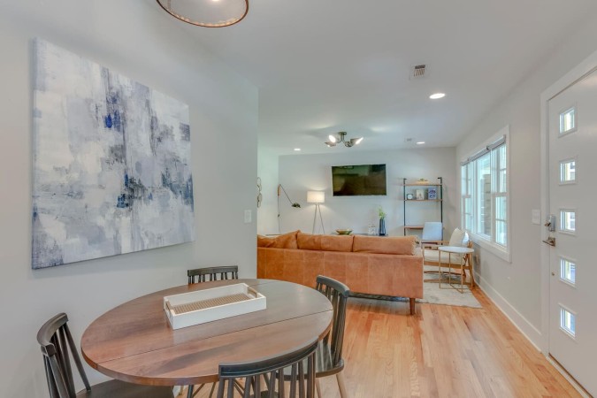 Country Charm | Historic Franklin | Ideal Location