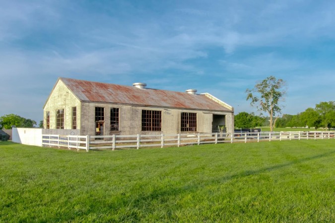 Country Charm | Historic Franklin | Ideal Location