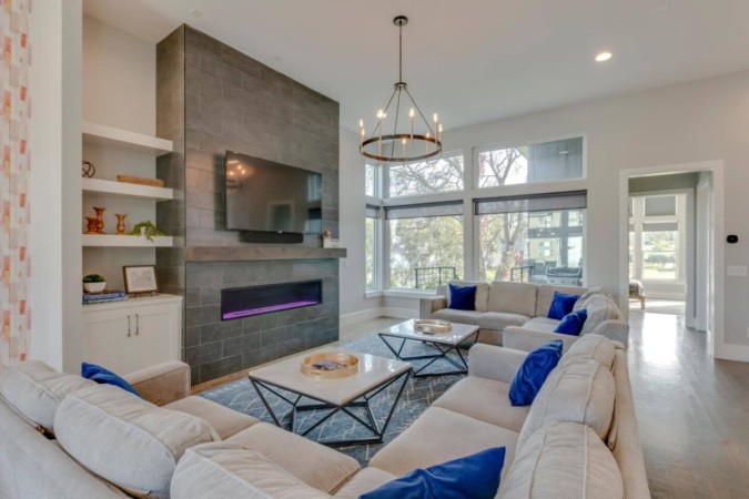Spacious Gulch Mansion | Super Skyline Views