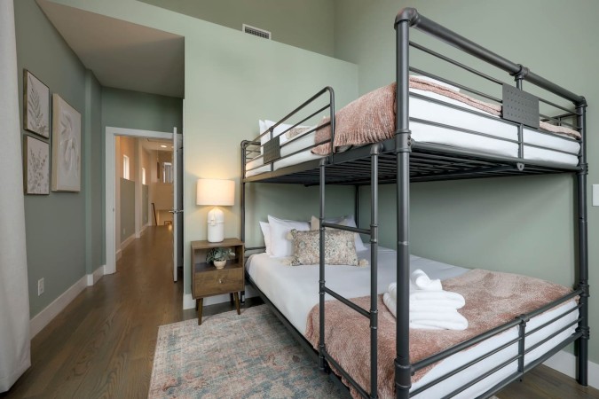 Stunning West End Home - Walkable Area
