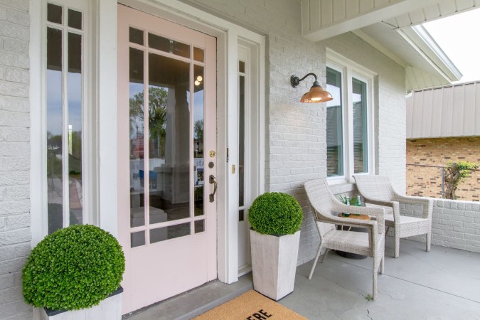 The Pink Door - 8th Ave Beauty - Stunning & Fresh
