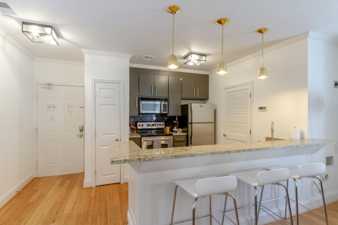 Downtown Delight | Walkable | Steps to Broadway