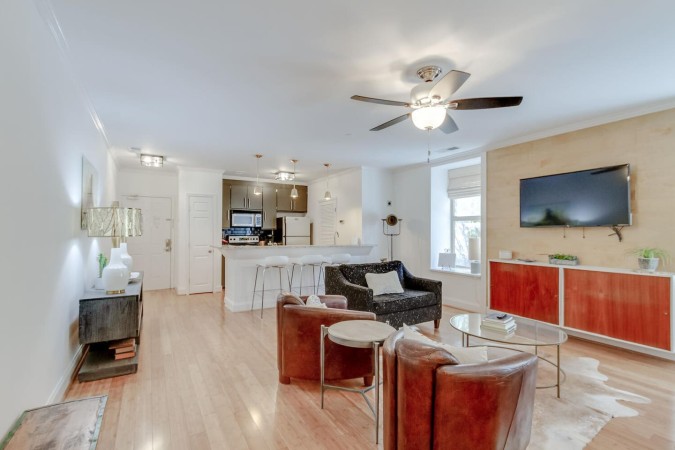 Downtown Delight | Walkable | Steps to Broadway
