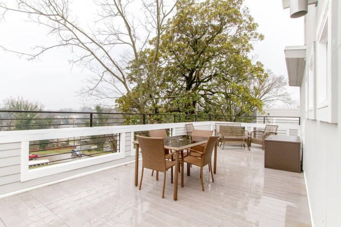 Urban Retreat | Rooftop Views |  Walk to Downtown