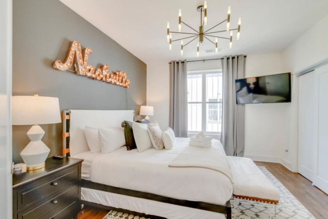 Stylish Rooftop Haven | Sleeps 12 Comfortably