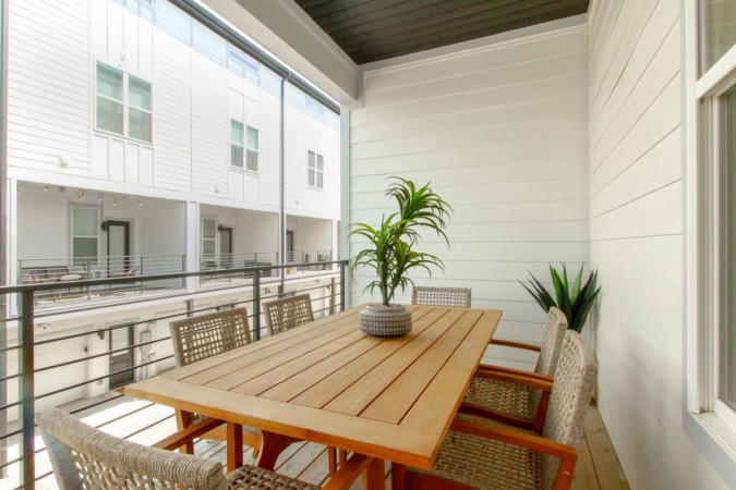 Stylish Rooftop Haven | Sleeps 12 Comfortably