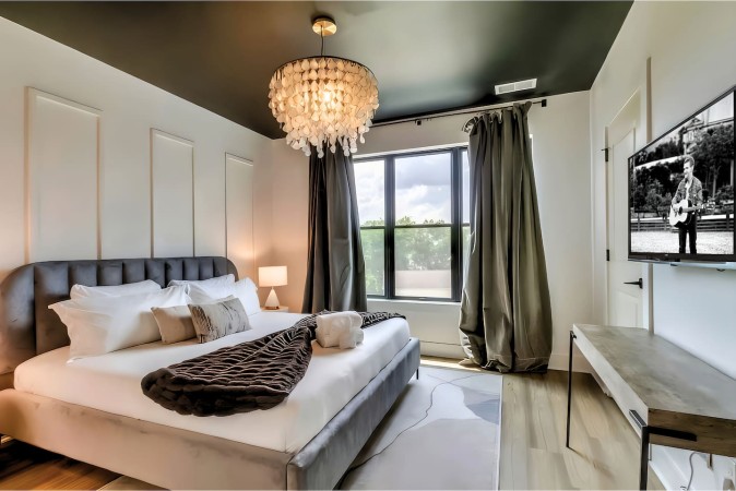 Skyline Views | Private Terrace & Prime Location