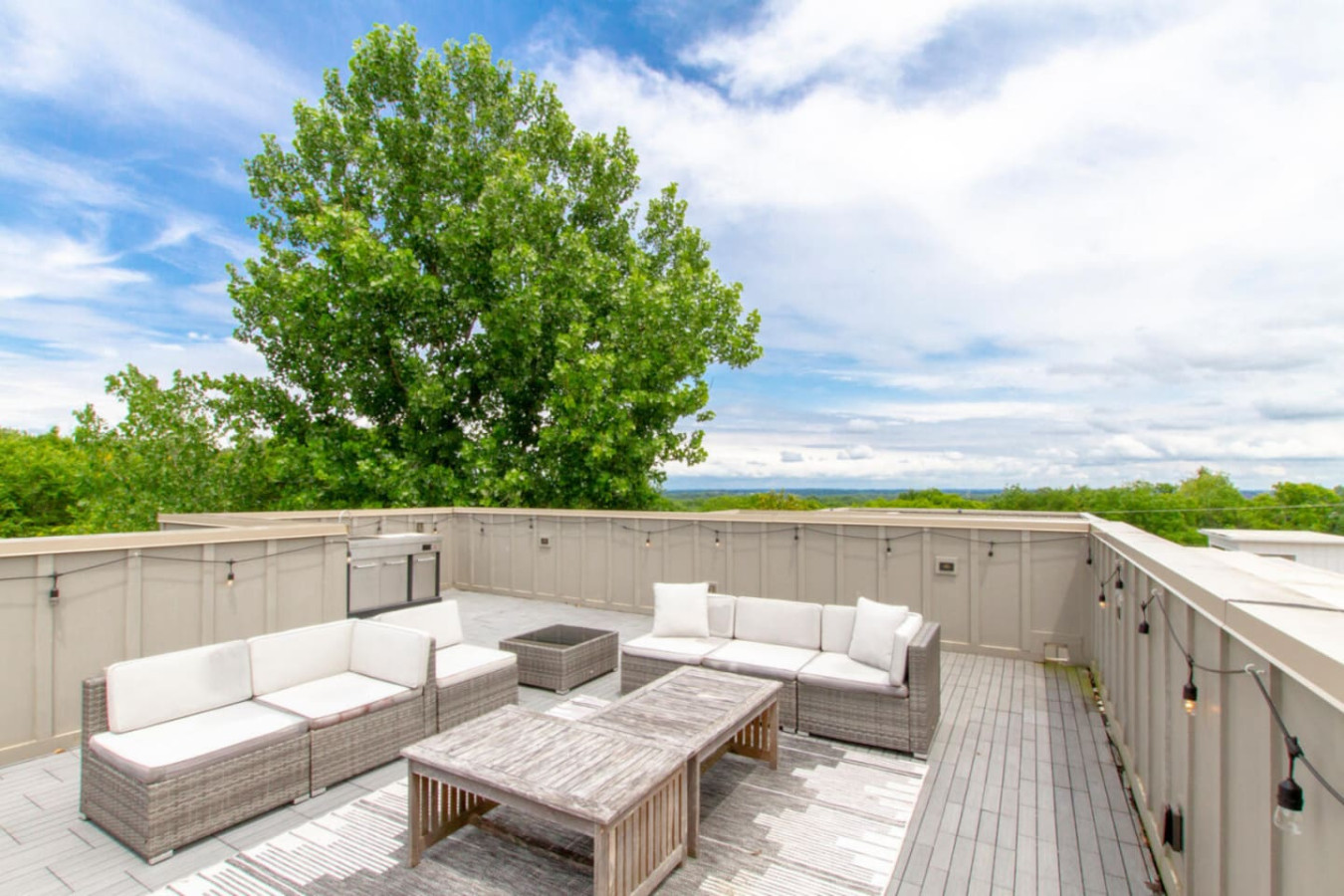 Howdy House | Rooftop Skyline Views | Prime Area