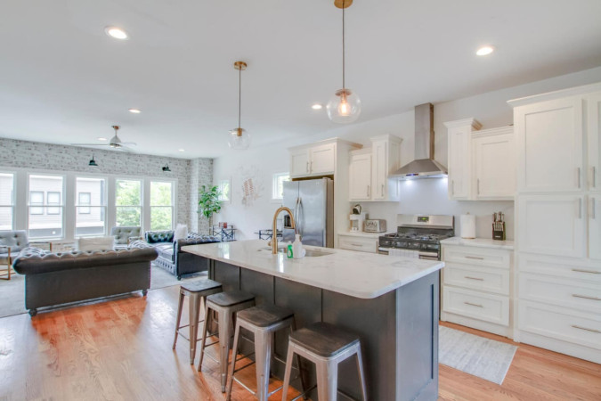Howdy House | Rooftop Skyline Views | Prime Area