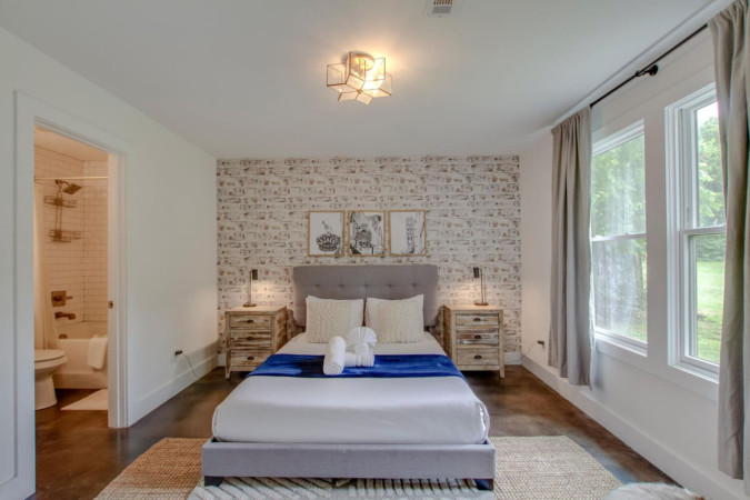 Howdy House | Rooftop Skyline Views | Prime Area