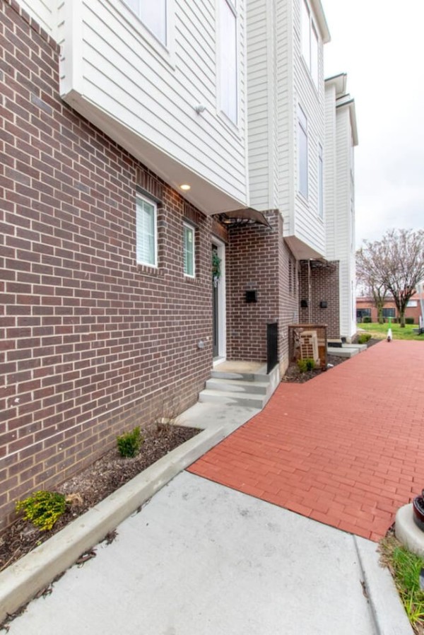 Jazz Junction | 2BR & Kitchen | 7 Mins to Broadway