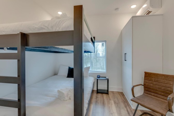 Jazz Junction | 2 BRs/5 Beds | 7 Mins to Broadway