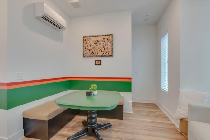 Jazz Junction | 2 BRs/5 Beds | 7 Mins to Broadway