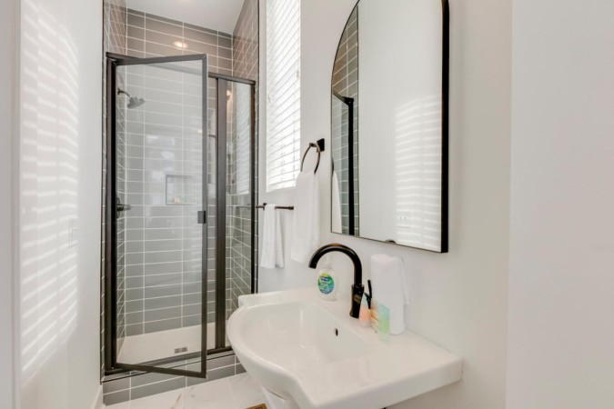 Jazz Junction | 4BRs/7 Beds | 7 Mins to Broadway
