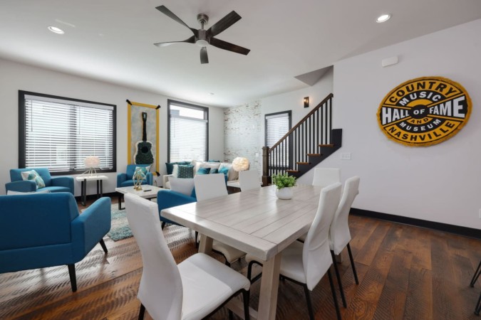 Modern Home | Walk To Broadway + Sky Deck