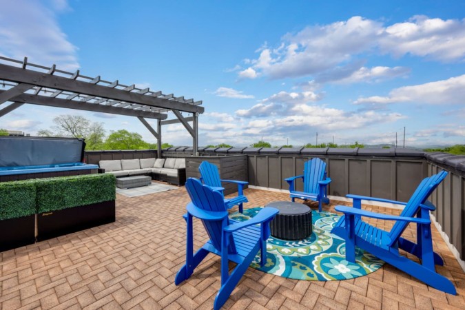 Blue Horizon | Skyline Views & Rooftop Hot Tub!