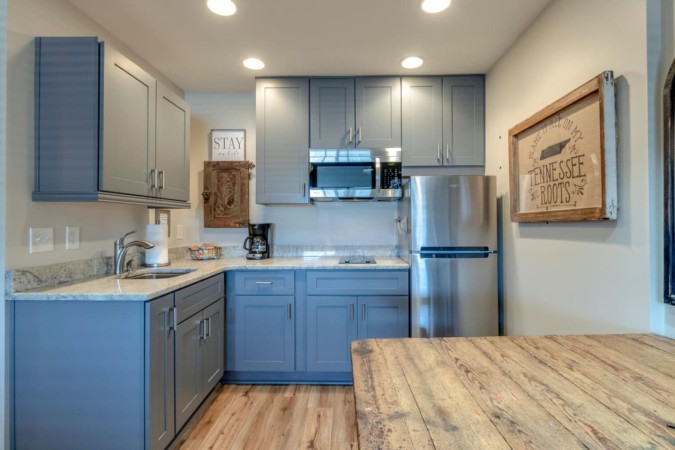 Urban Hideaway | Cozy Studio with Pool Access