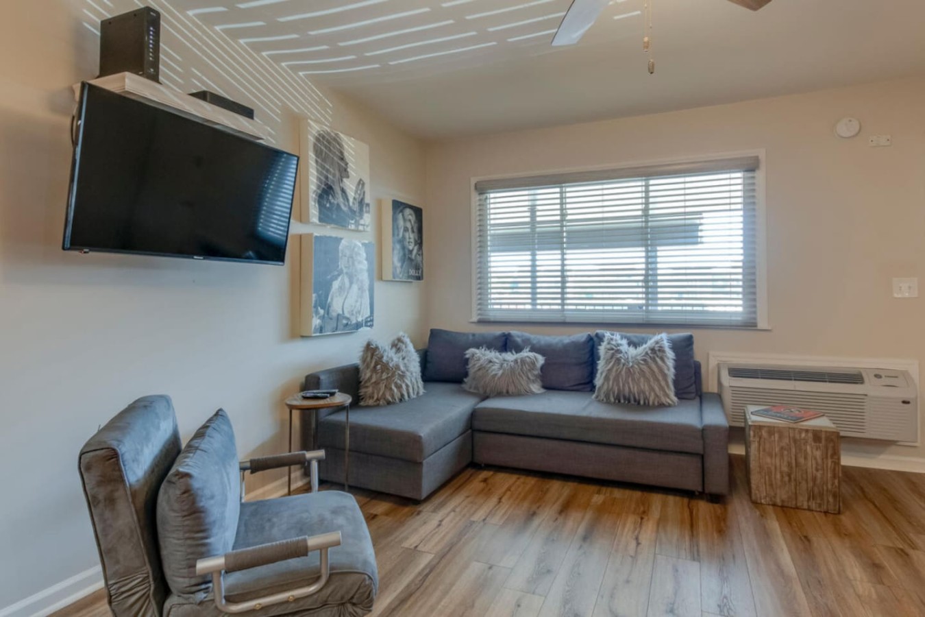 Urban Hideaway | Cozy Studio with Pool Access