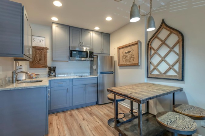 Urban Hideaway | Cozy Studio with Pool Access