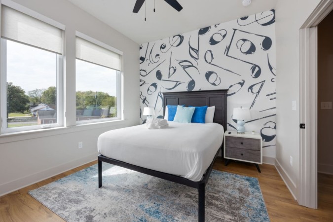Music City Abode | Roof Lounge + Modern Design