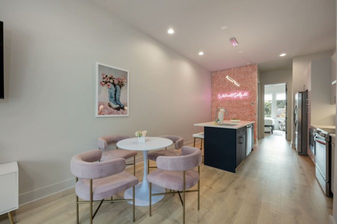Dolly & Denim | Stylish & Roomy | Private Rooftop