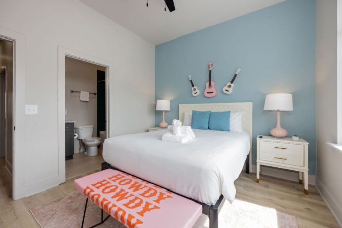Dolly & Denim | Stylish & Roomy | Private Rooftop