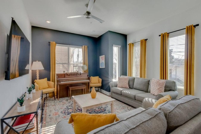 Hillsboro Escape | Rooftop Views | Sleeps 12
