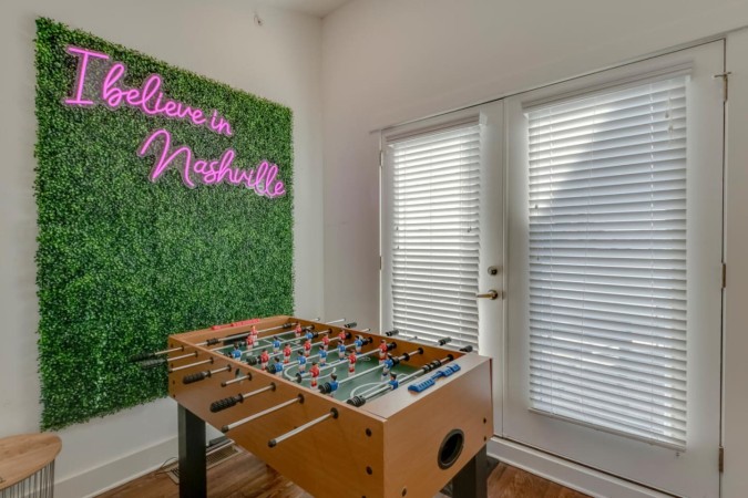 Hillsboro Escape | Rooftop Views | Sleeps 12