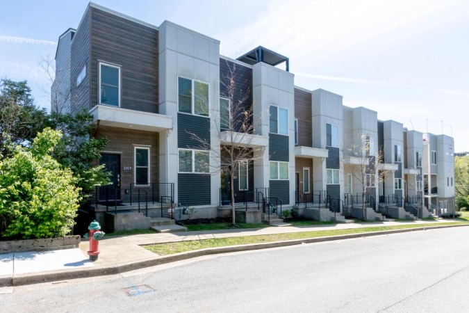 Group Getaway | Sleeps 12 | Spacious & Central