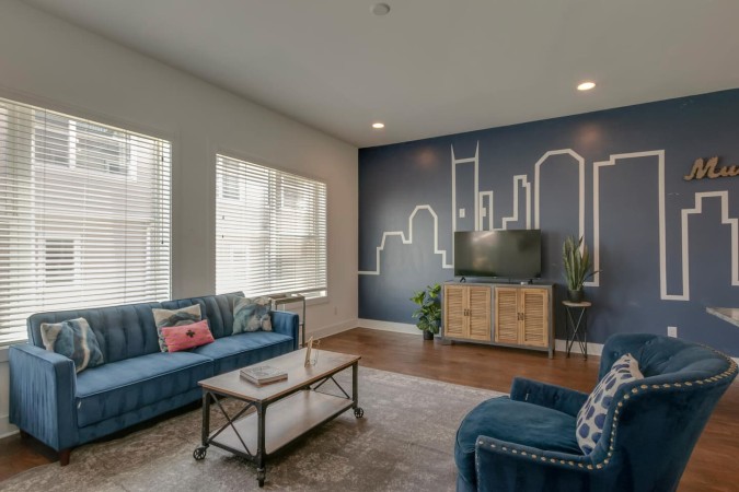 Group Getaway | Sleeps 12 | Spacious & Central