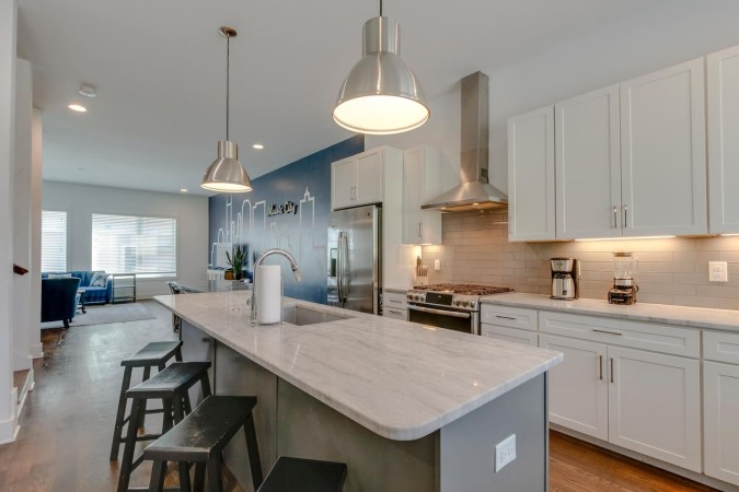 Group Getaway | Sleeps 12 | Spacious & Central