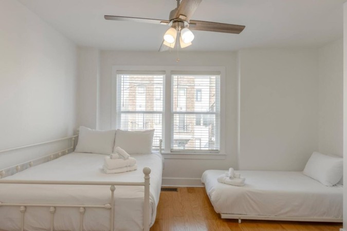 Todd Townhouse – Comfy 2BR – Minutes from Broadway
