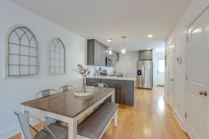 Todd Townhouse – Comfy 2BR – Minutes from Broadway