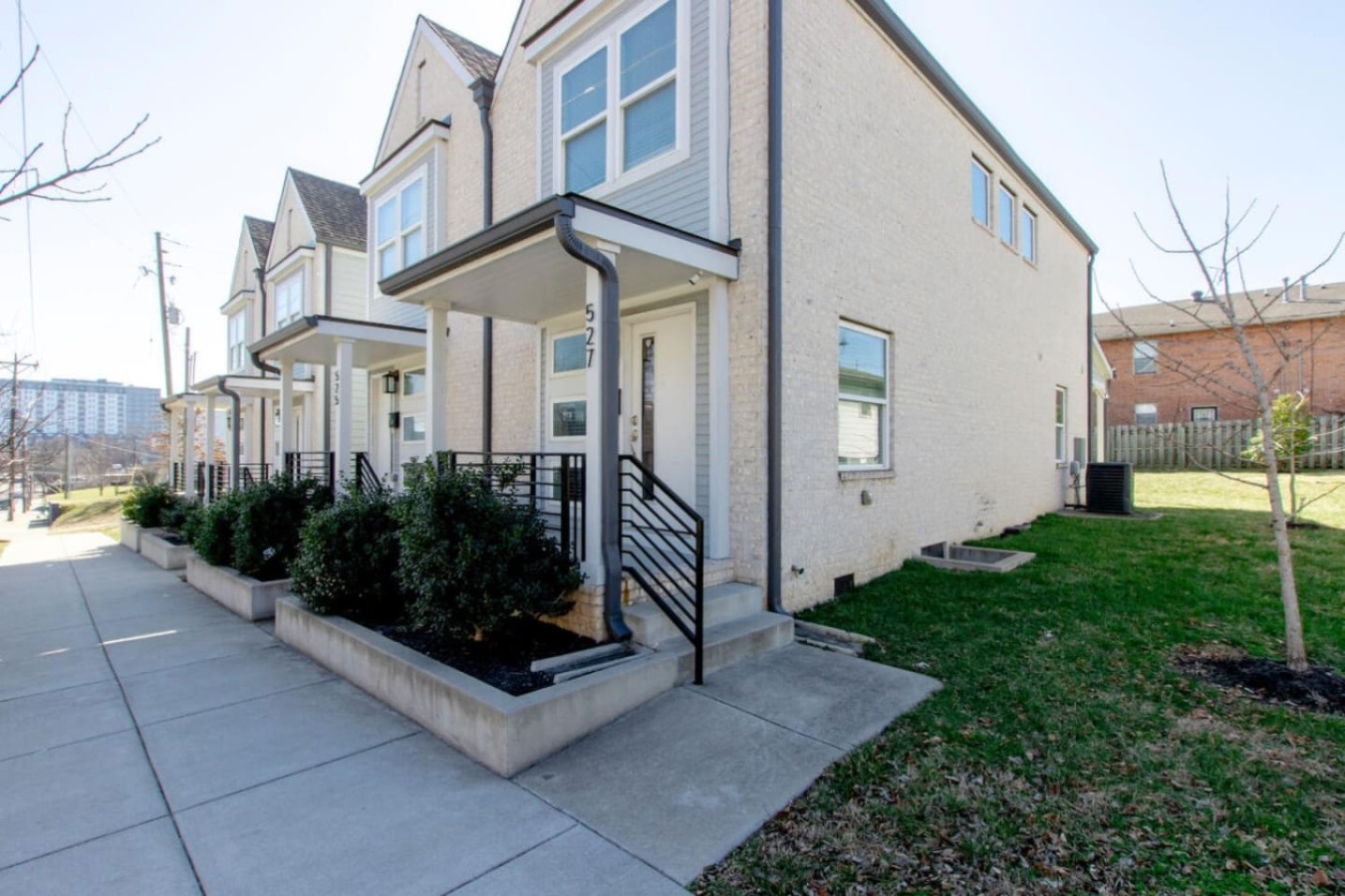 Todd Townhouse – Comfy 2BR – Minutes from Broadway