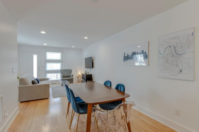 Todd Townhouse - 2BR 2.5BA – Minutes to Broadway