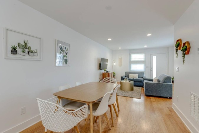 Todd Townhouse – 2 Bedroom– Near City Hotspots