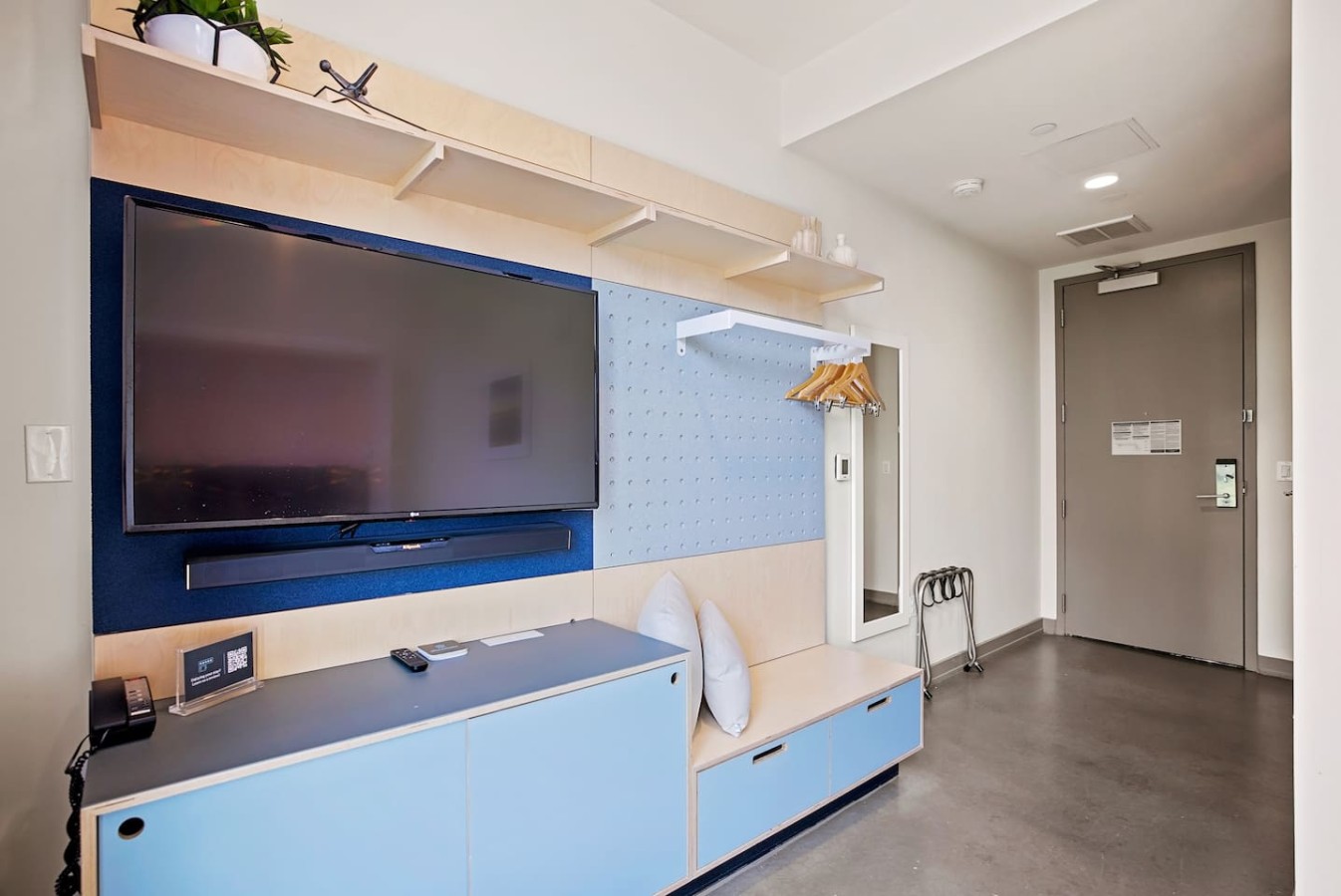 Entire Wing - 5 BDRM 5 BATH - Boutique Stay