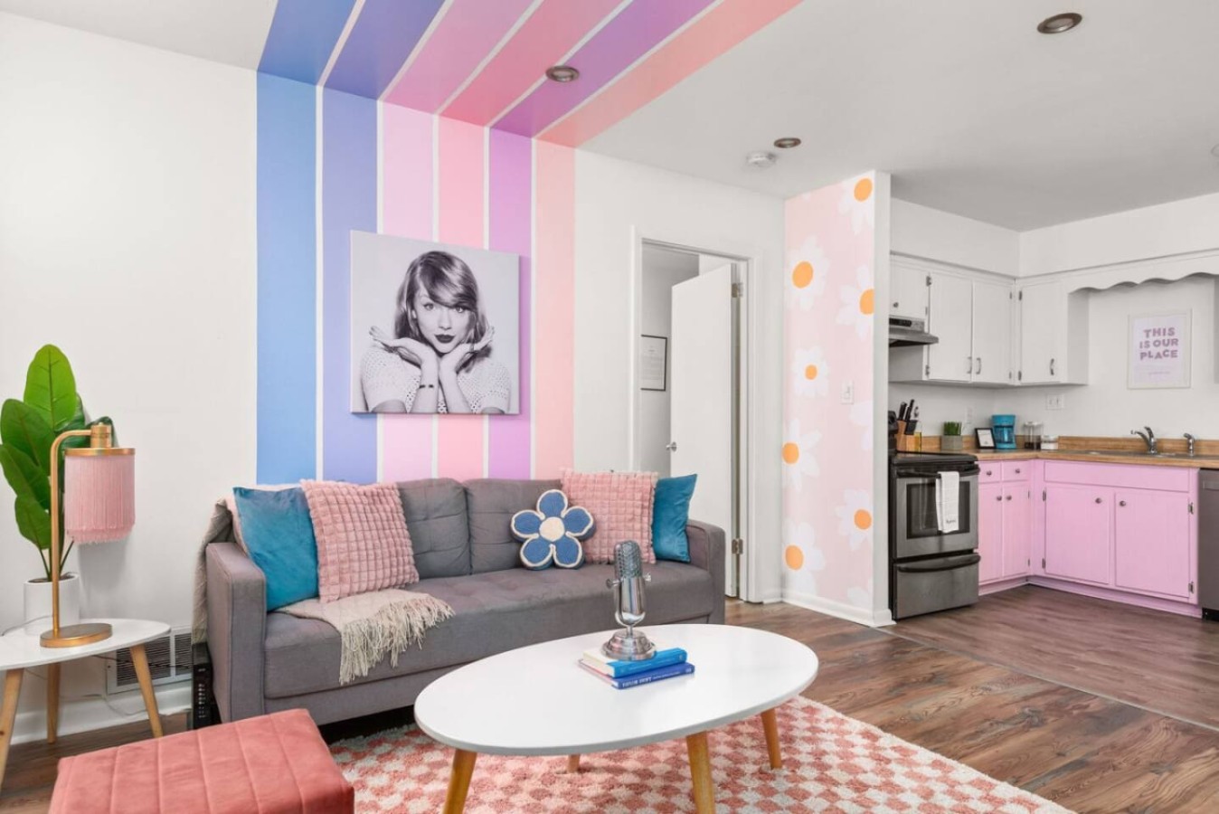 The Swiftie Suite - Vibrant Taylor Inspired Stay