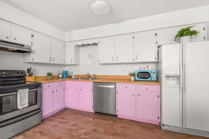 The Swiftie Suite - Vibrant Taylor Inspired Stay