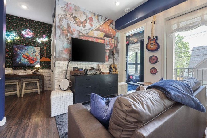 Music Row Vibes | Skyline Rooftop + Pool