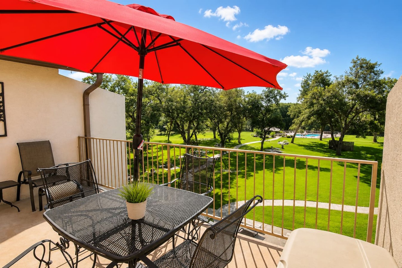 Lavish Condo With Community Pools And Hot Tubs - Stunning Getaway - New Braunfels, TX