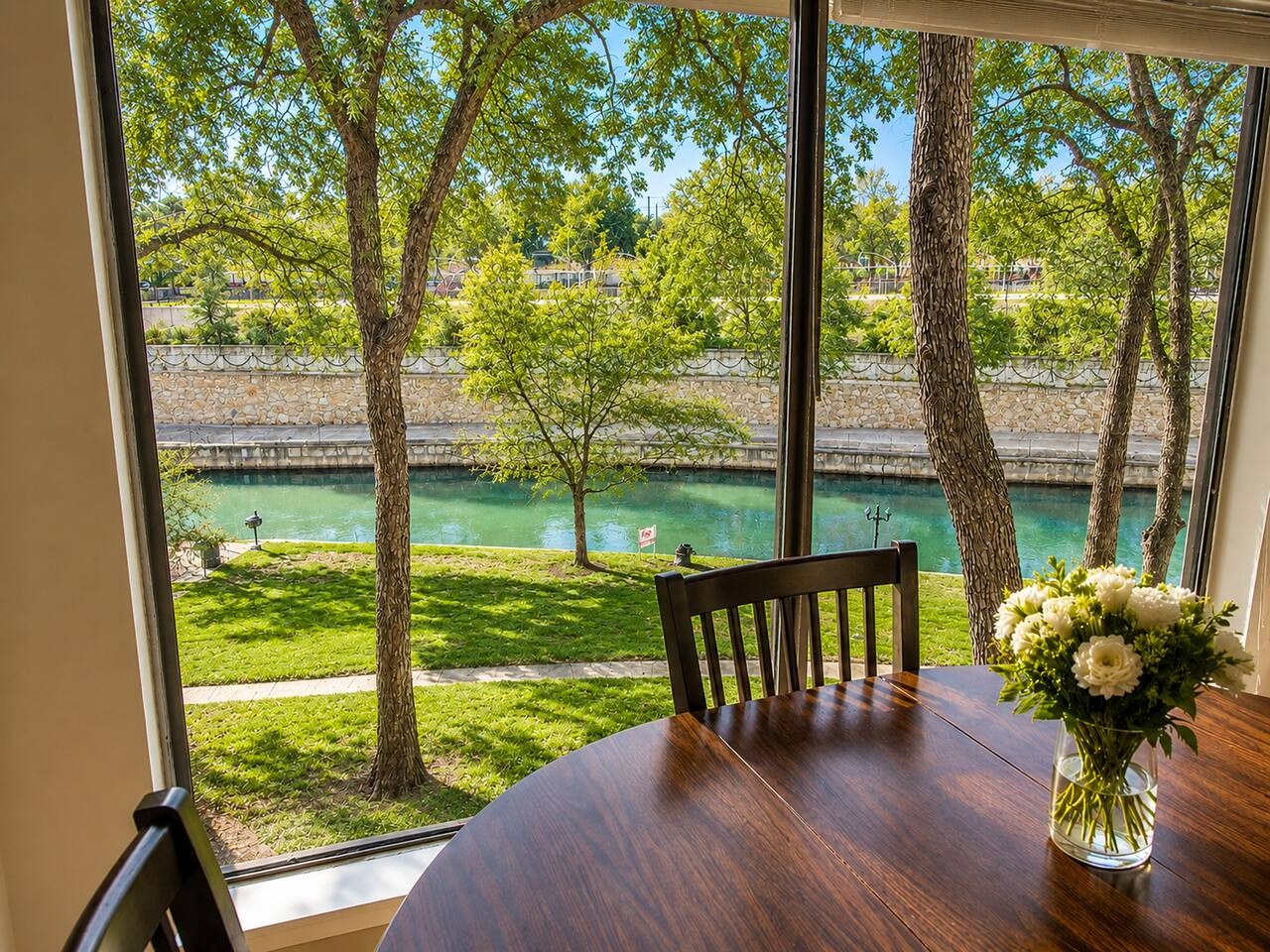 Comal River Access And Modern Amenities - Stylish Getaway Retreat - New Braunfels, TX