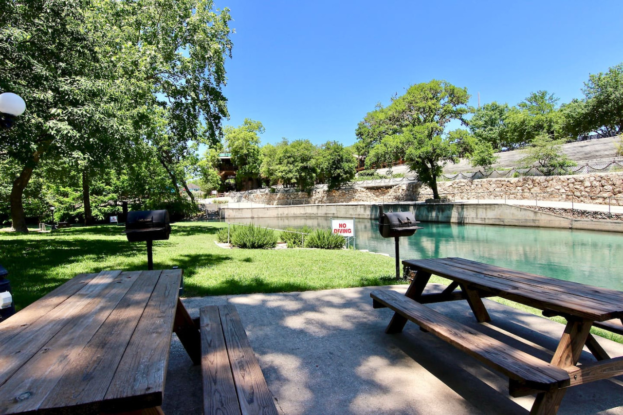 Charming Condo With Scenic River Views - Tranquil Retreat - New Braunfels, TX