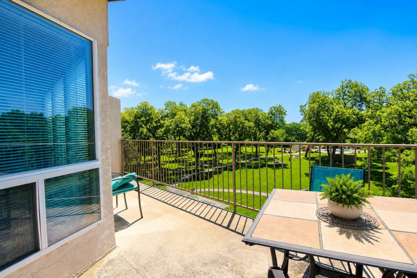 Spectacular Riverfront Experience And Two Swimming Pools - Charming Haven - New Braunfels, TX