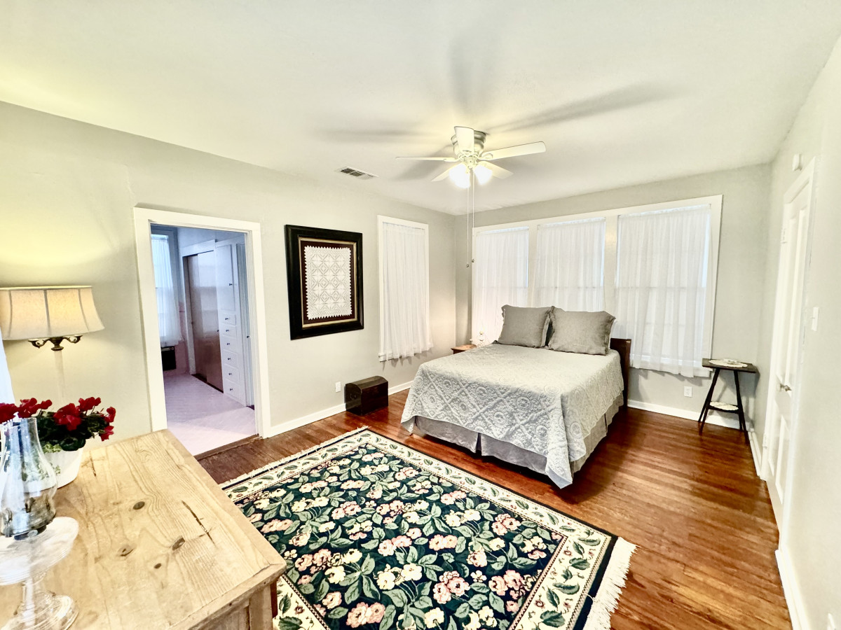 Explore Relaxing Shared Garden Oasis - Charming Historical Retreat - New Braunfels, TX