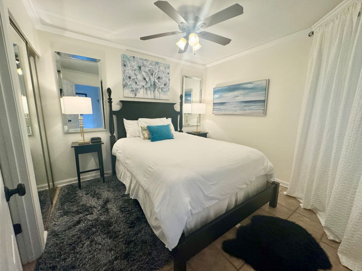 Lake View And Pool Access - Cozy Chic Getaway - Canyon Lake, TX